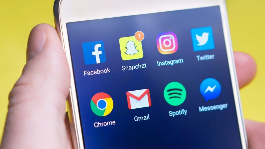 phonw widget with social media