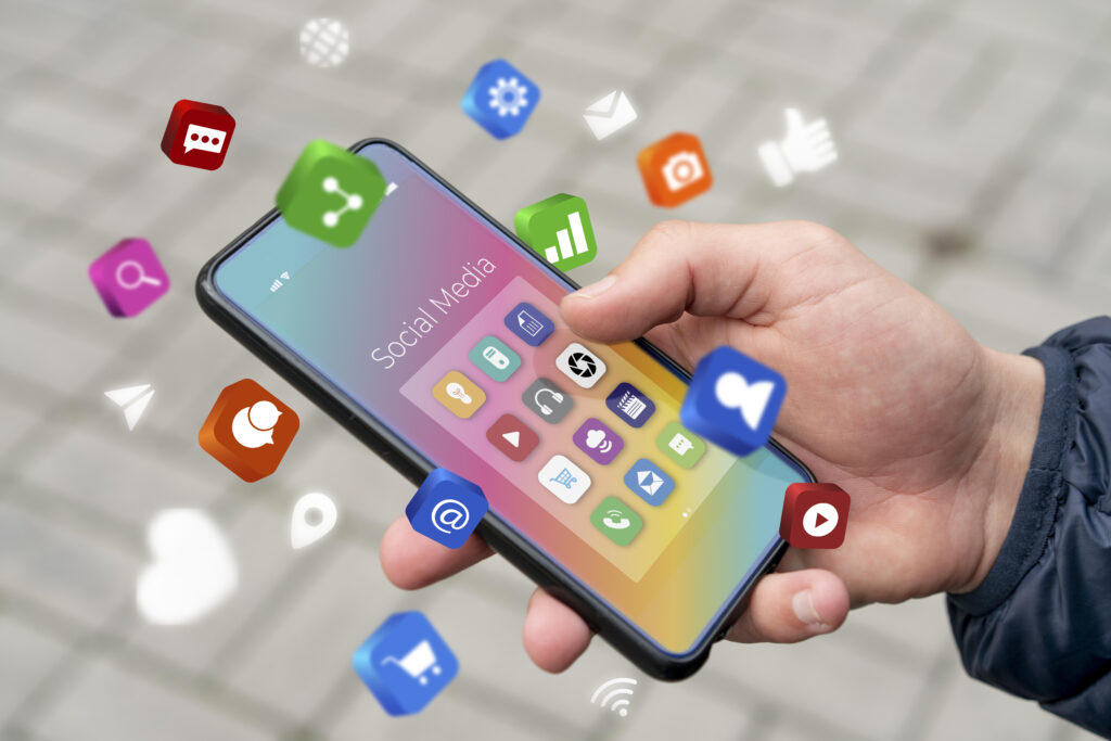 THE PICTURE DEFINES A SMARTPHONE INTERFACE SHOWING THE ONLINE APPLICATIONS ,FREELANCE DIGITAL MARKETER SPECIALIST IN SOCIAL MEDIA MARKETING